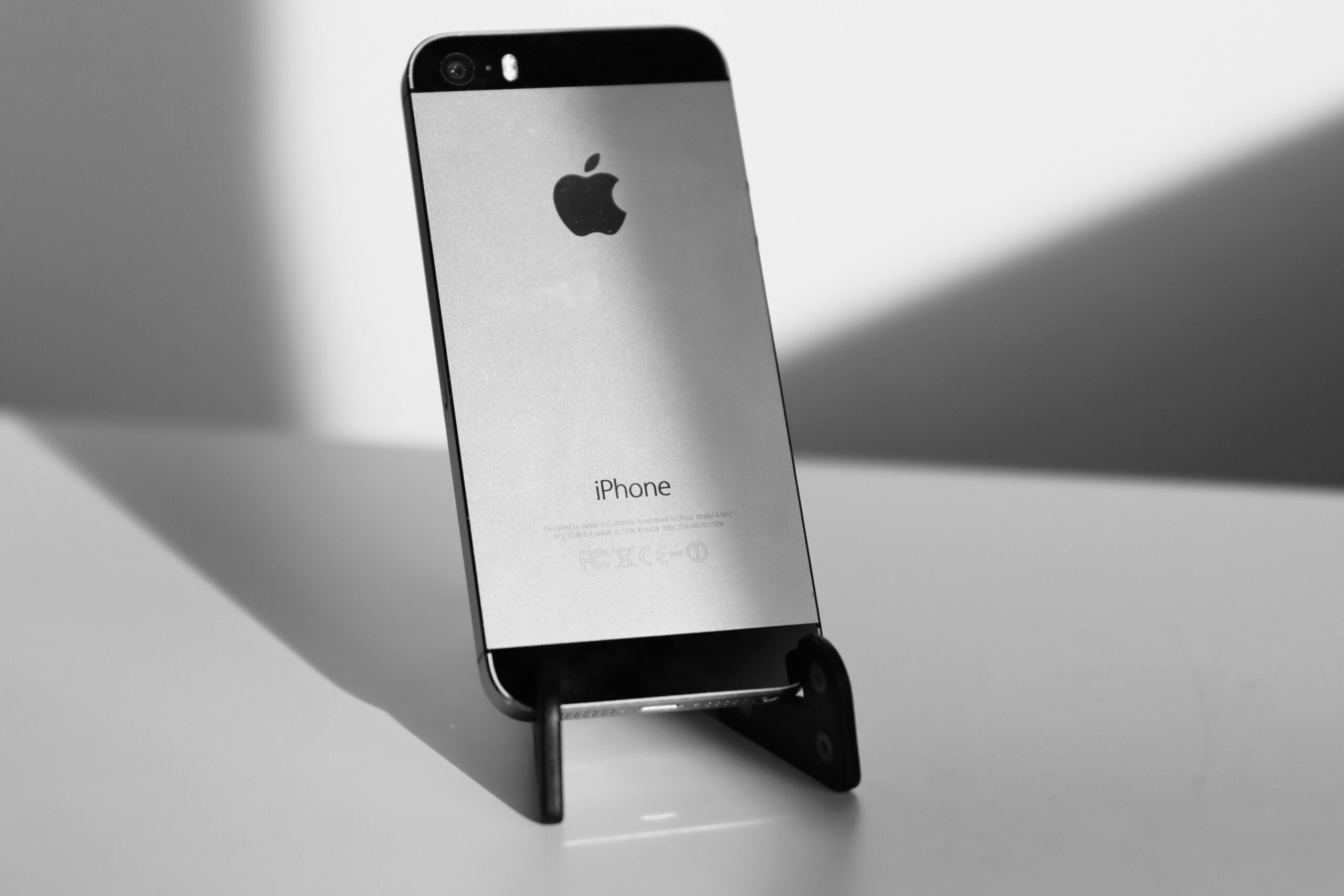 Read more about the article Unveiling the Timeless Elegance of the iPhone 5: A Comprehensive Guide